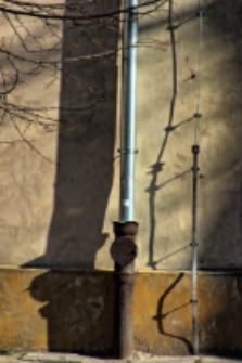 Rynna i instalacja odgromowa (od podwórza biblioteki)