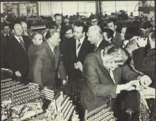 [Wizyta Prezesa Rady Ministr&oacute;w Piotra Jaroszewicza w Zakładach Metalowych Predom-Łucznik im. Gen. Waltera w Radomiu]