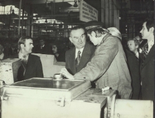 [Wizyta Prezesa Rady Ministrów Piotra Jaroszewicza w Zakładach Metalowych Predom-Łucznik im. Gen. Waltera w Radomiu]